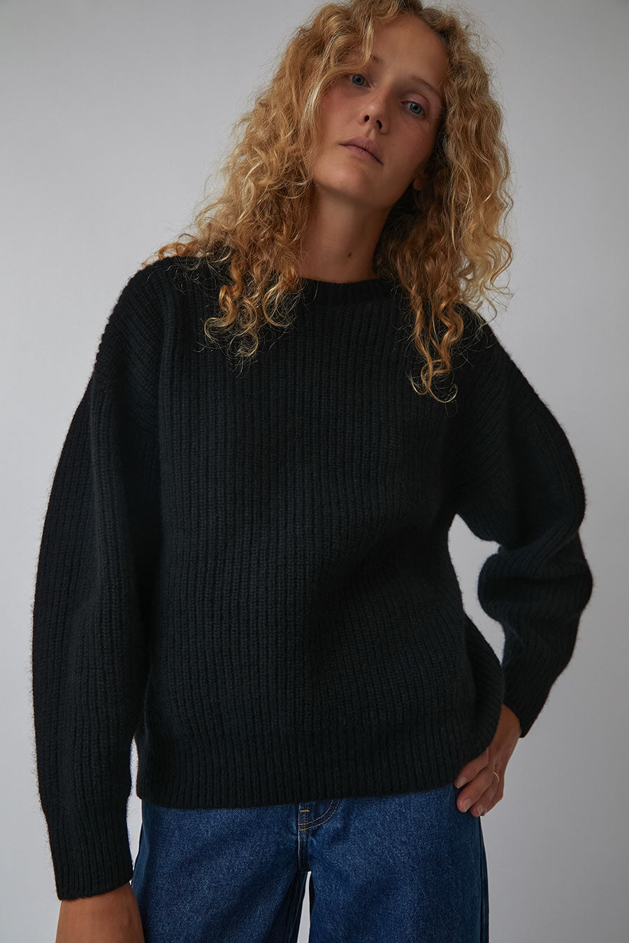 Baserange Mea Pullover in Black