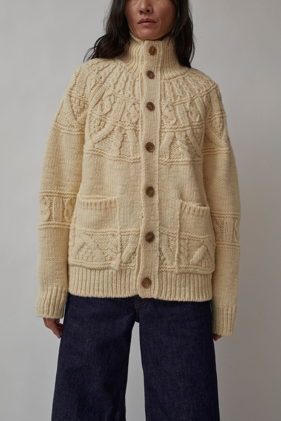 Batoner Spread Alan High Neck Cardigan in Cream