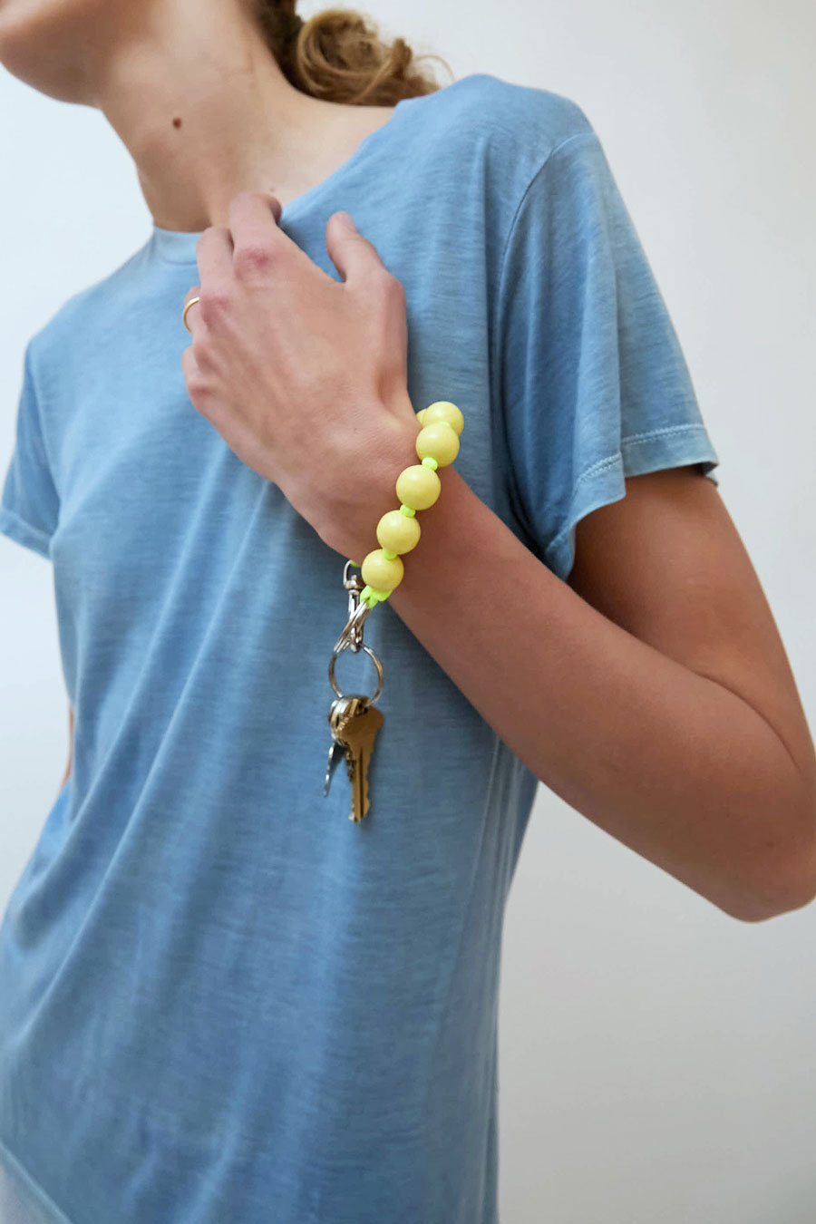 Ina Seifart Dicke Perlen Short Keyholder in Pastel Yellow with Neon Yellow Thread