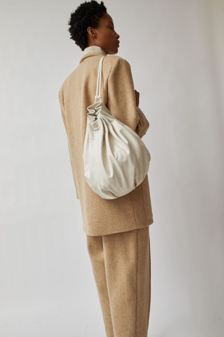 Modern Weaving Pleated Balloon Bag in Crème