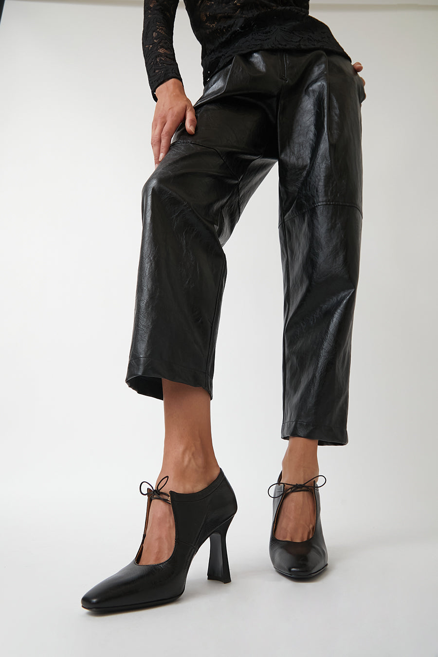 Barely There Lace Up Heel - Noir