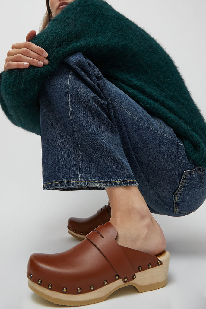ネブローニ レディース サイズ35.5 No.6 Charlotte Studded Clog on Low Base in British Tan – No