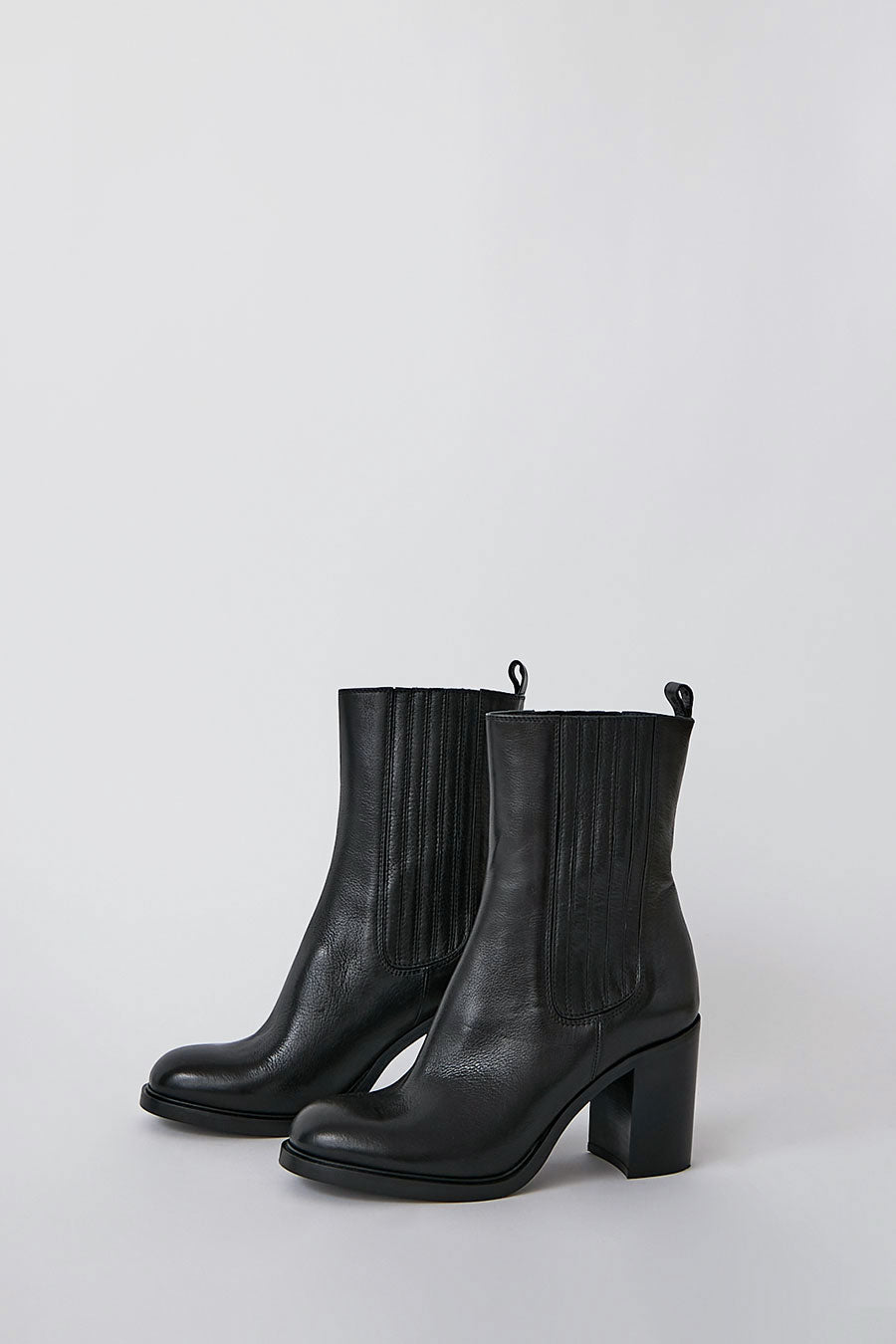 No.6 Pull on Round Toe Heeled Boot in Nero