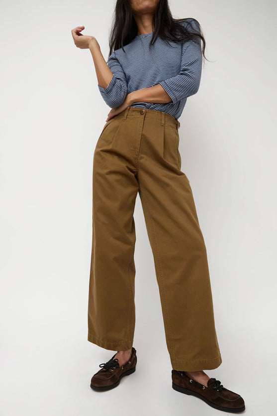 Nothing Written Gato Straight Tuck Pants in Khaki Brown