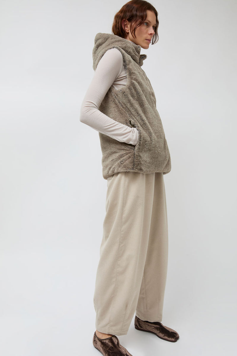 Pret Pour Partir Reversible Gilet in Beige Faux Fur and Taupe