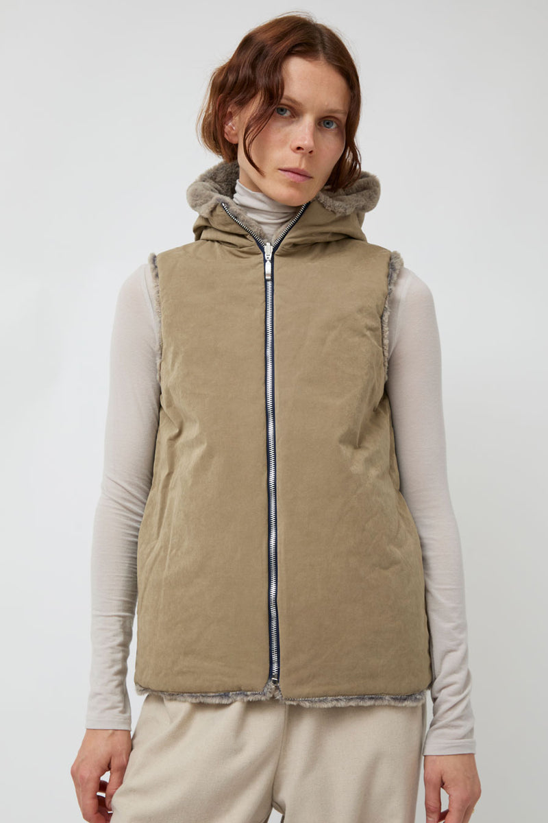Pret Pour Partir Reversible Gilet in Beige Faux Fur and Taupe