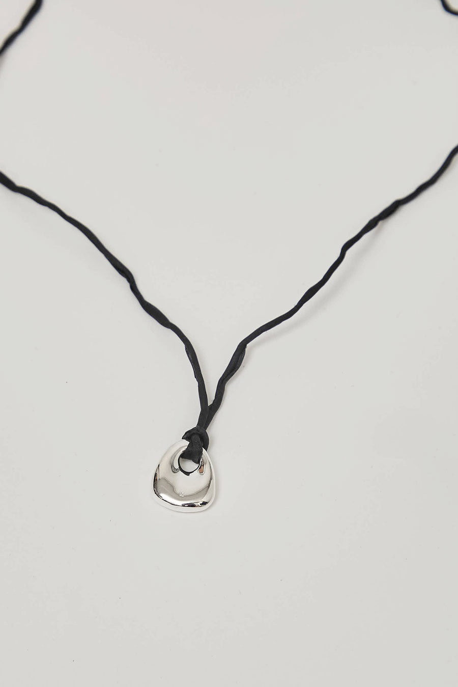 Wolf Circus Dio Necklace in Black