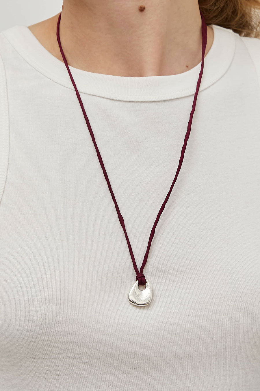 Wolf Circus Dio Necklace in Red