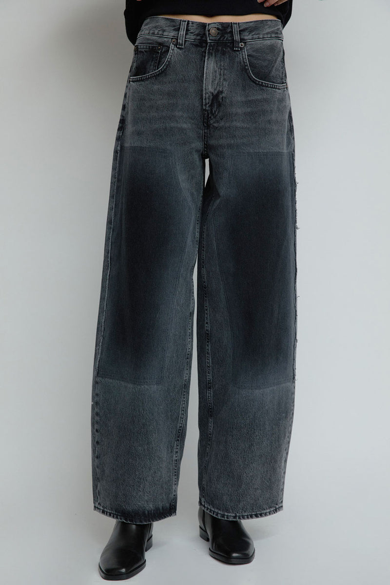 6397 Shadow Roomy Jean in Remnant Black