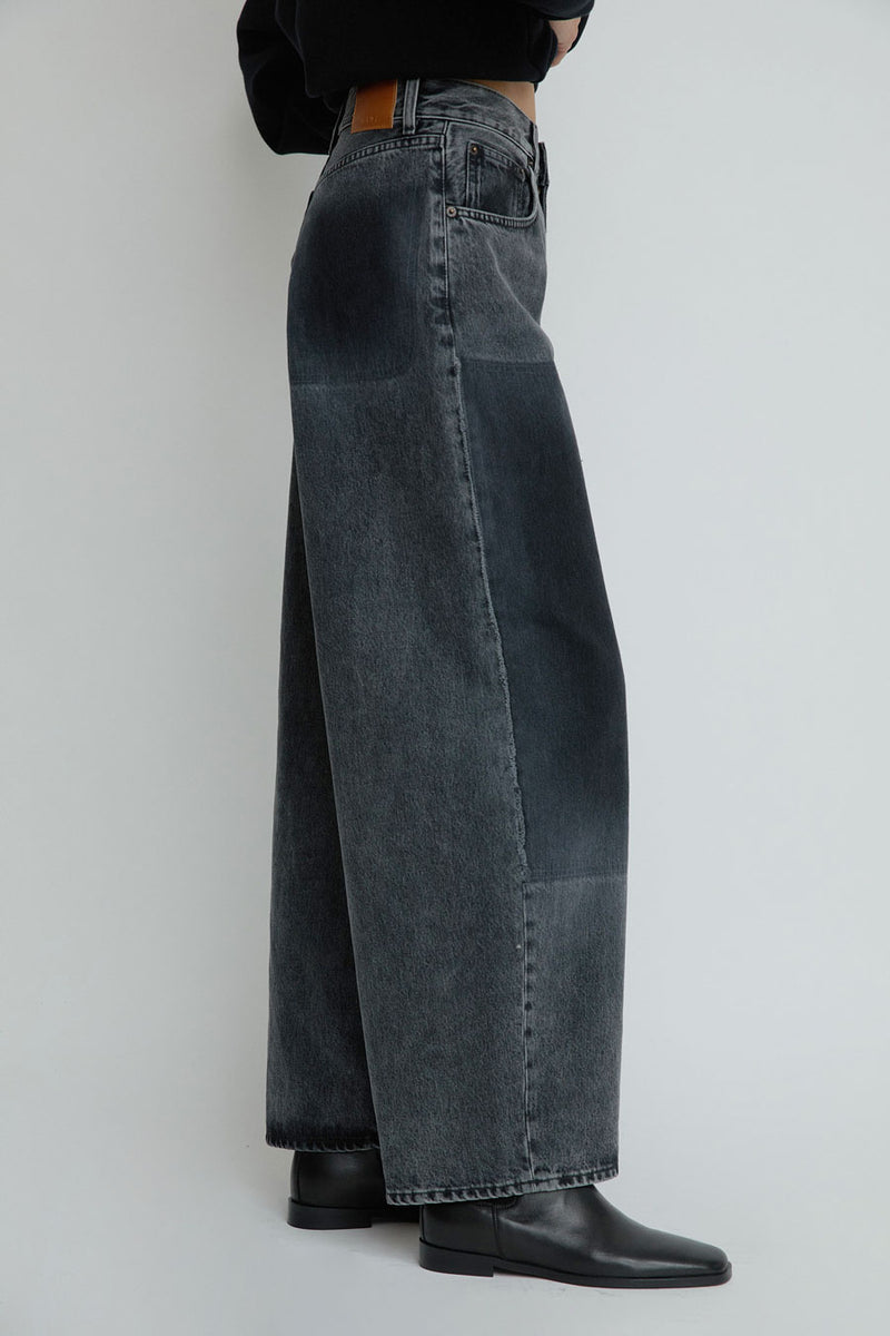 6397 Shadow Roomy Jean in Remnant Black