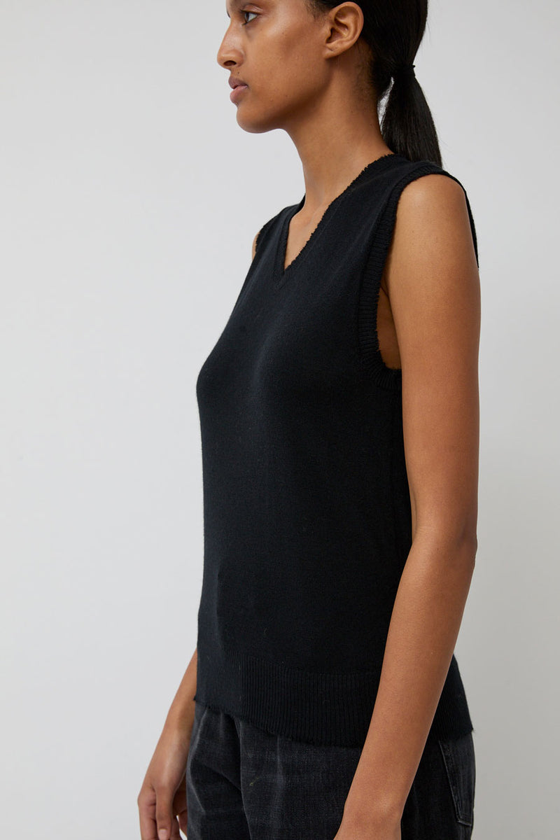 6397 Wool and Cashmere Shrunken Vest in Black