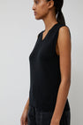 6397 Wool and Cashmere Shrunken Vest in Black