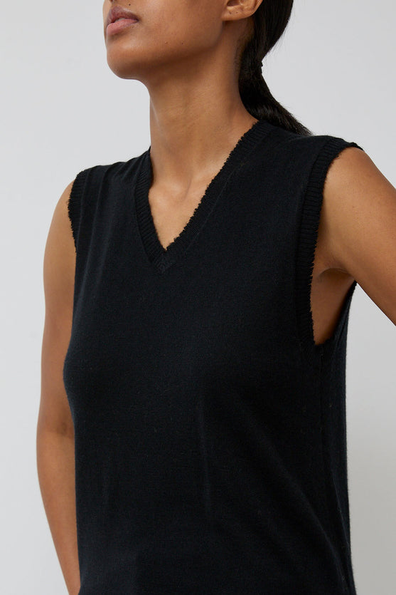 6397 Wool and Cashmere Shrunken Vest in Black