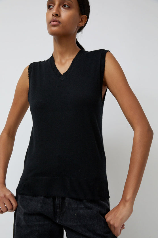 6397 Wool and Cashmere Shrunken Vest in Black