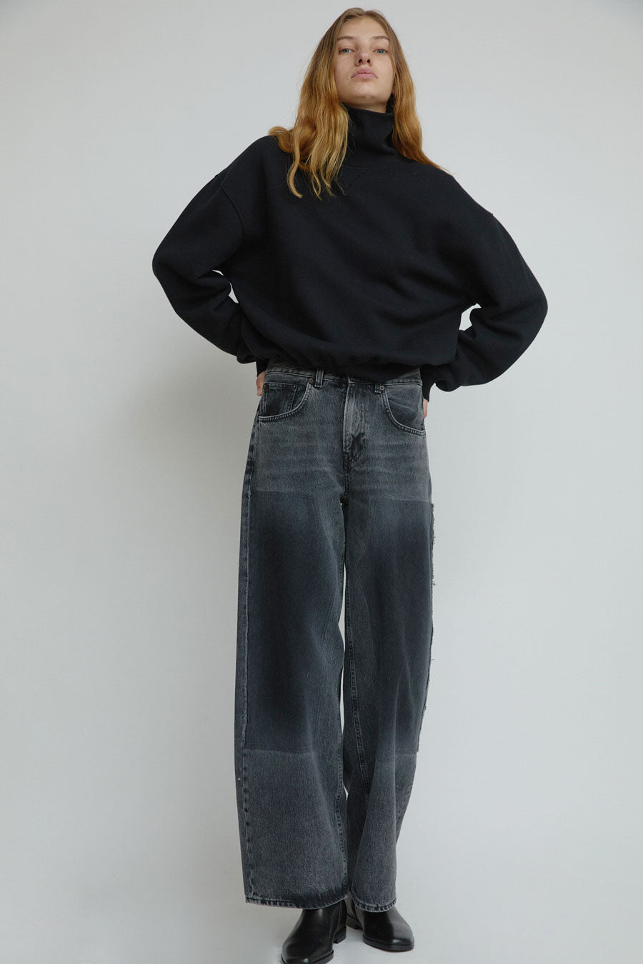 6397 Shadow Roomy Jean in Remnant Black