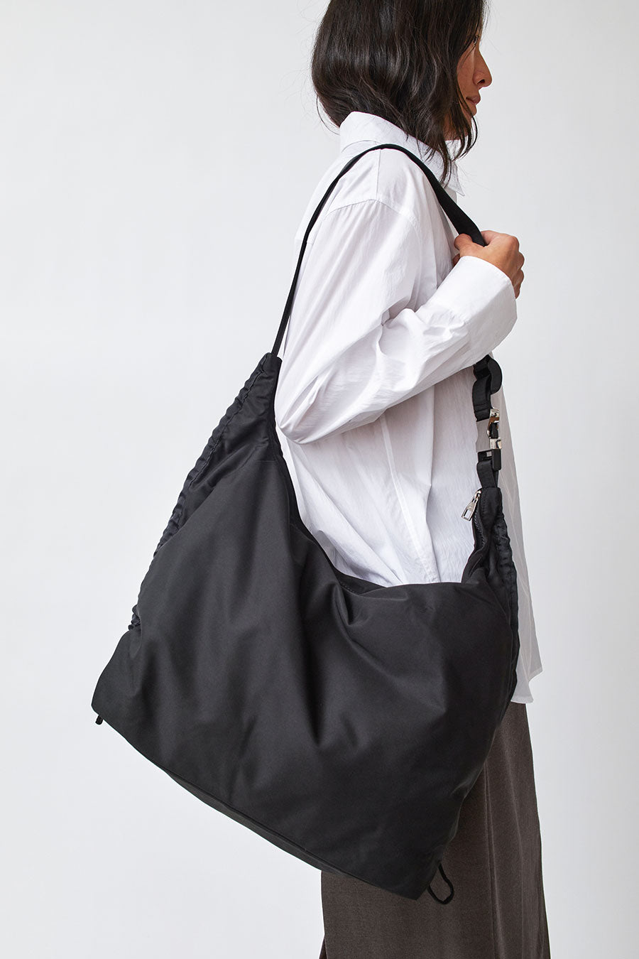 ARCS Hey Sling Bag in Black