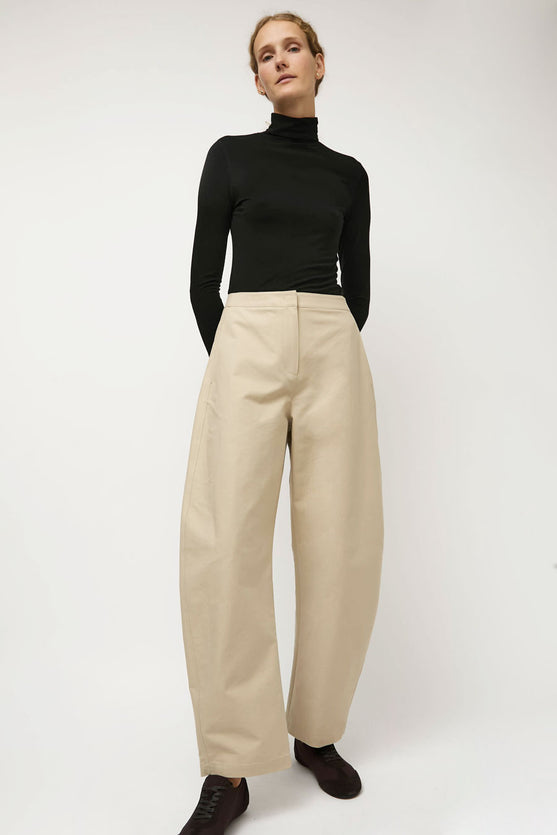 Amomento Curved Long Pants in Beige
