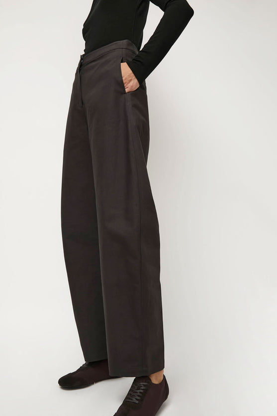 Amomento Curved Long Pants in Charcoal