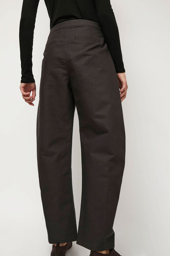 Amomento Curved Long Pants in Charcoal