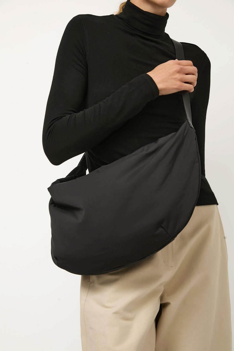 Amomento Large Padded Bag in Black