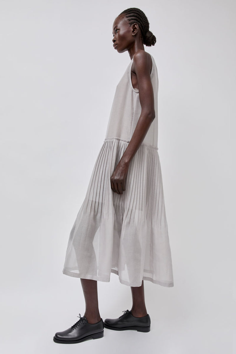 Amomento Pleated Sleeveless Dress in Grey