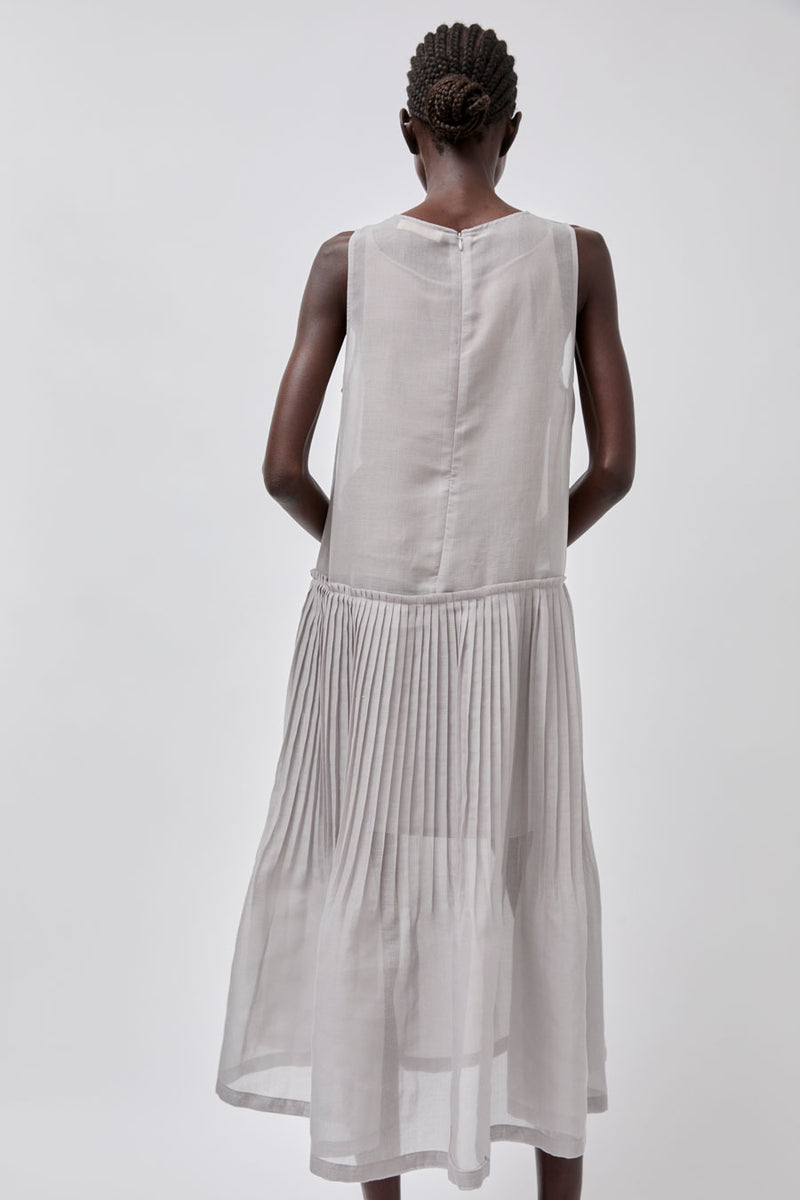 Amomento Pleated Sleeveless Dress in Grey