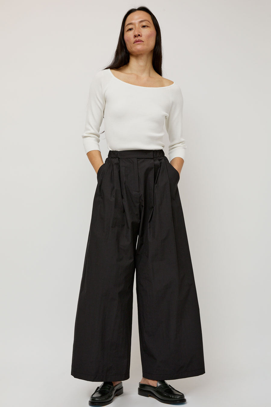 Amomento Three Tuck Banding Pants in Black