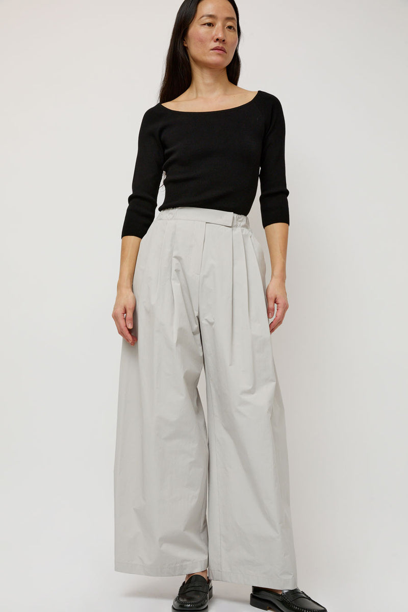 Amomento Three Tuck Banding Pants in Grey