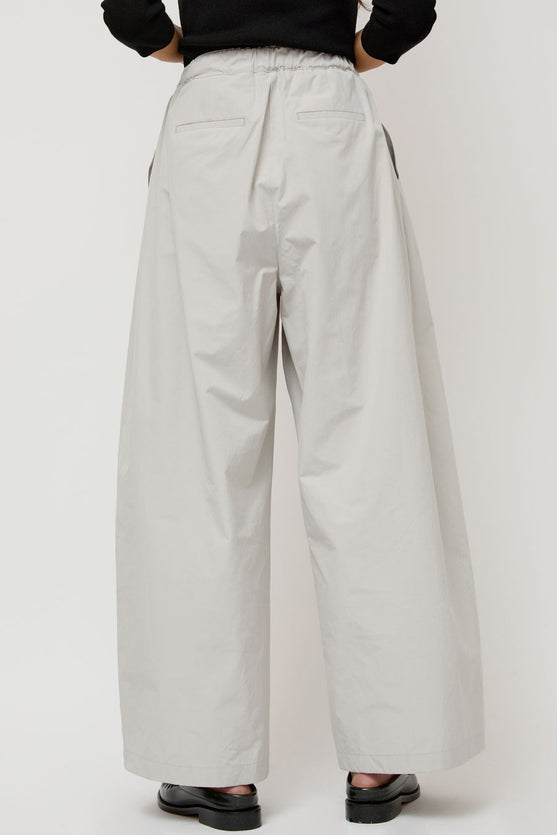 Amomento Three Tuck Banding Pants in Grey