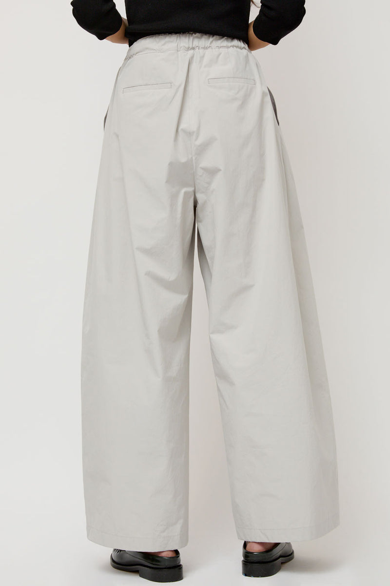 Amomento Three Tuck Banding Pants in Grey