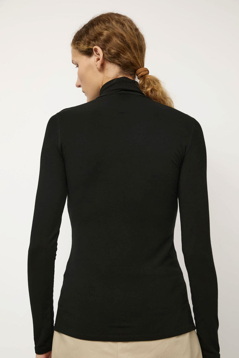 Amomento Turtle T-Shirt in Black