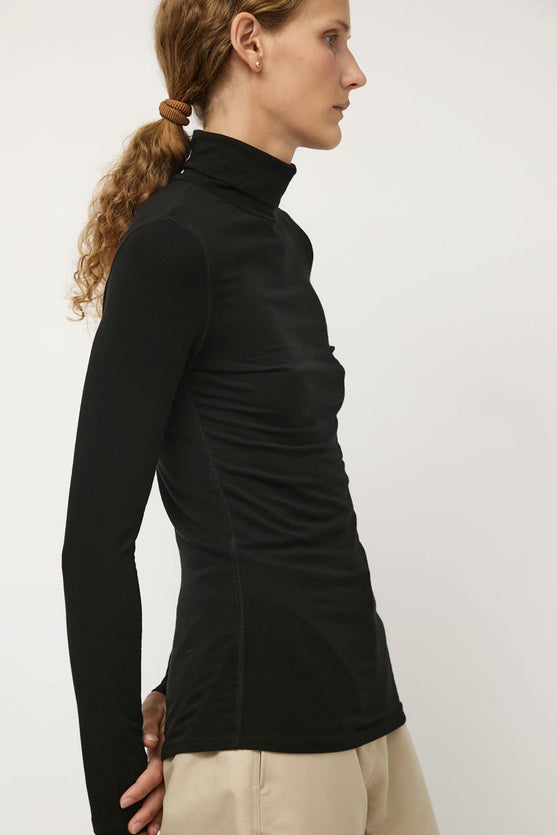 Amomento Turtle T-Shirt in Black
