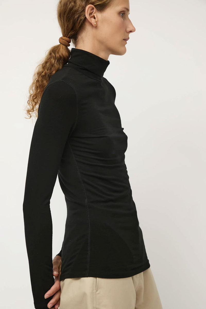 Amomento Turtle T-Shirt in Black