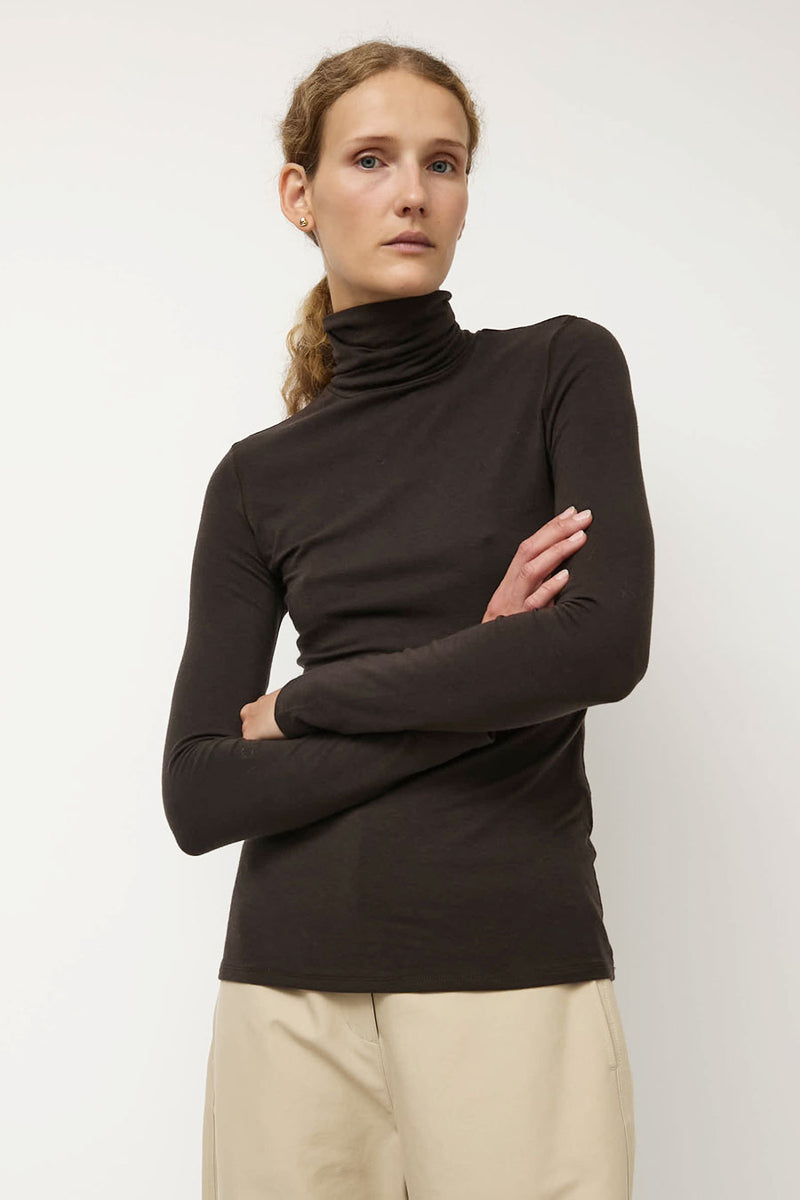 Amomento Turtle T-Shirt in Brown
