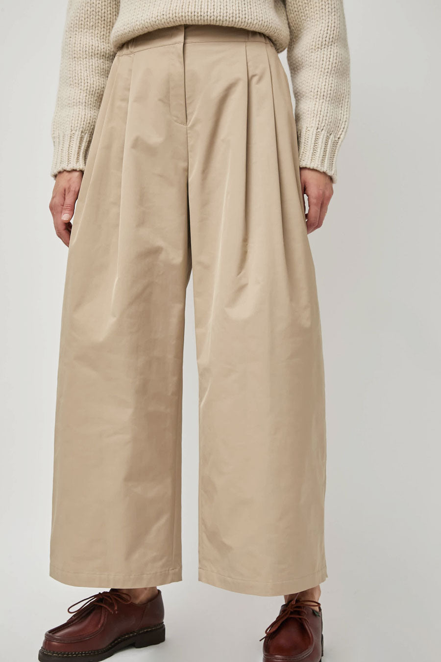 Amomento Two Tuck Balloon Pants in Beige