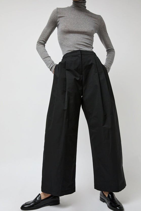 Amomento Two Tuck Balloon Pants in Black