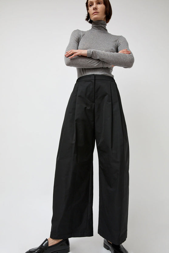 Amomento Two Tuck Balloon Pants in Black