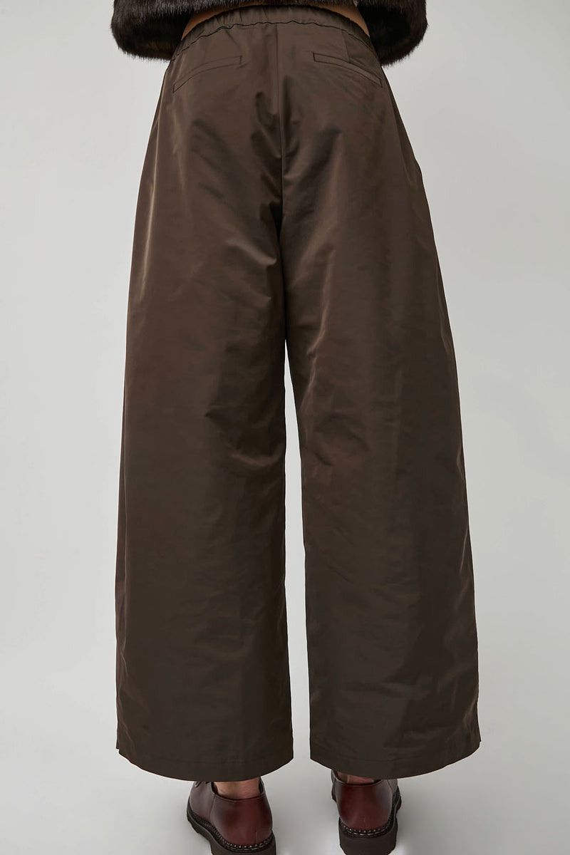Amomento Two Tuck Balloon Pants in Dark Brown