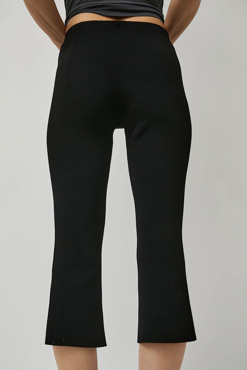 Amomento Wholegarment Knit Capri Pants in Black