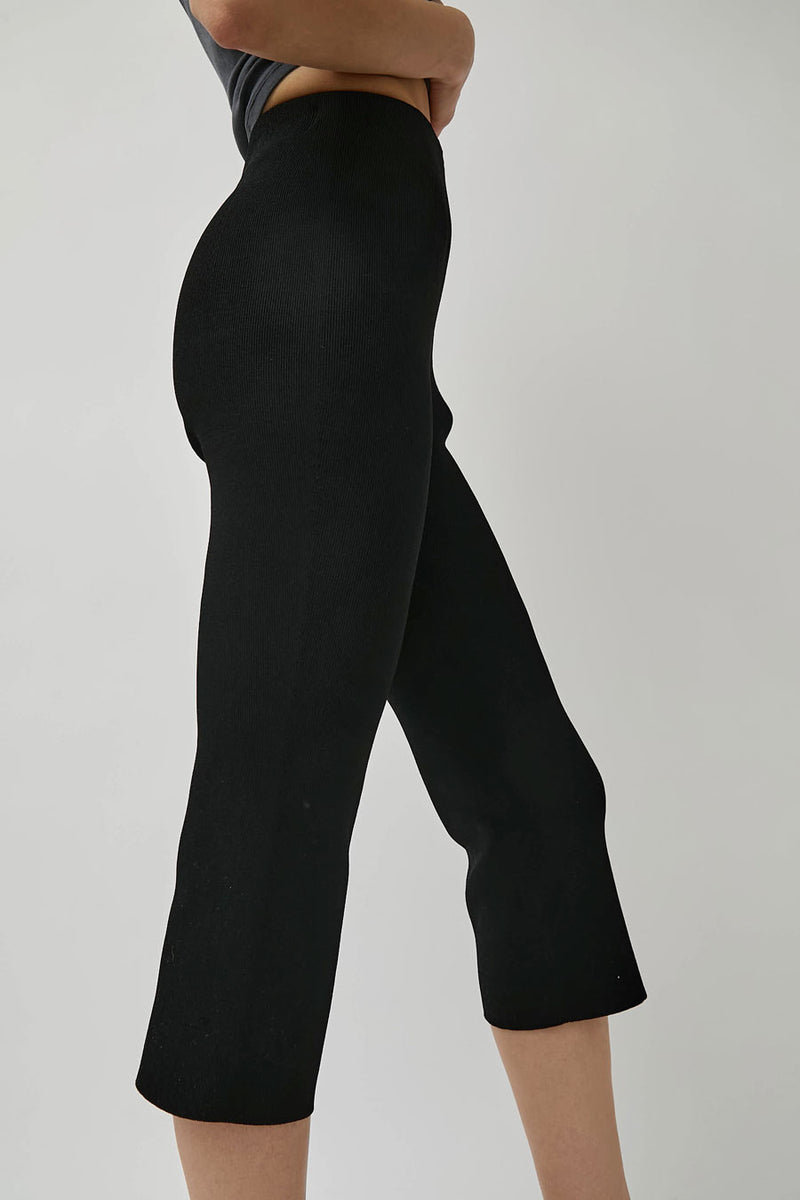 Amomento Wholegarment Knit Capri Pants in Black