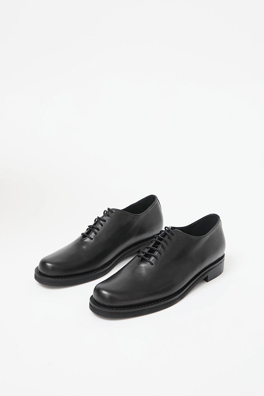 Amomento Women's Classic Derby in Black