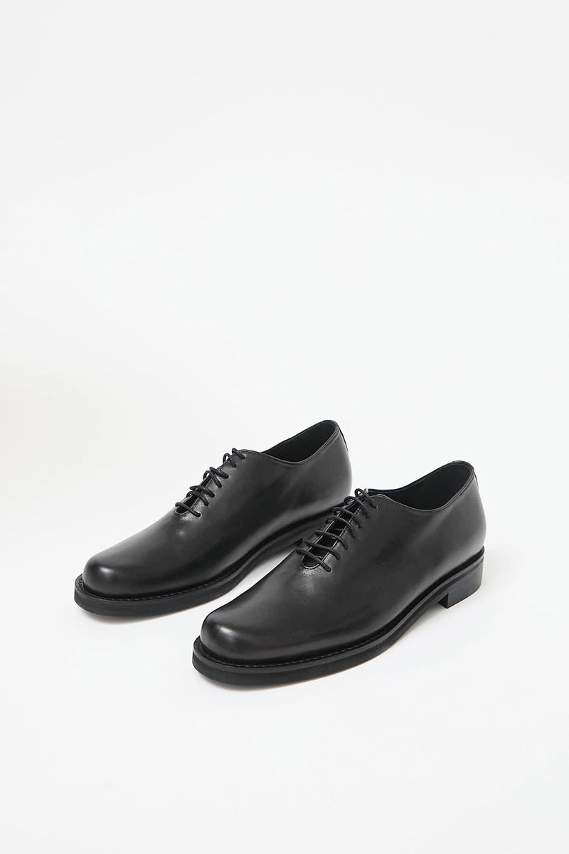 Amomento Women's Classic Derby in Black