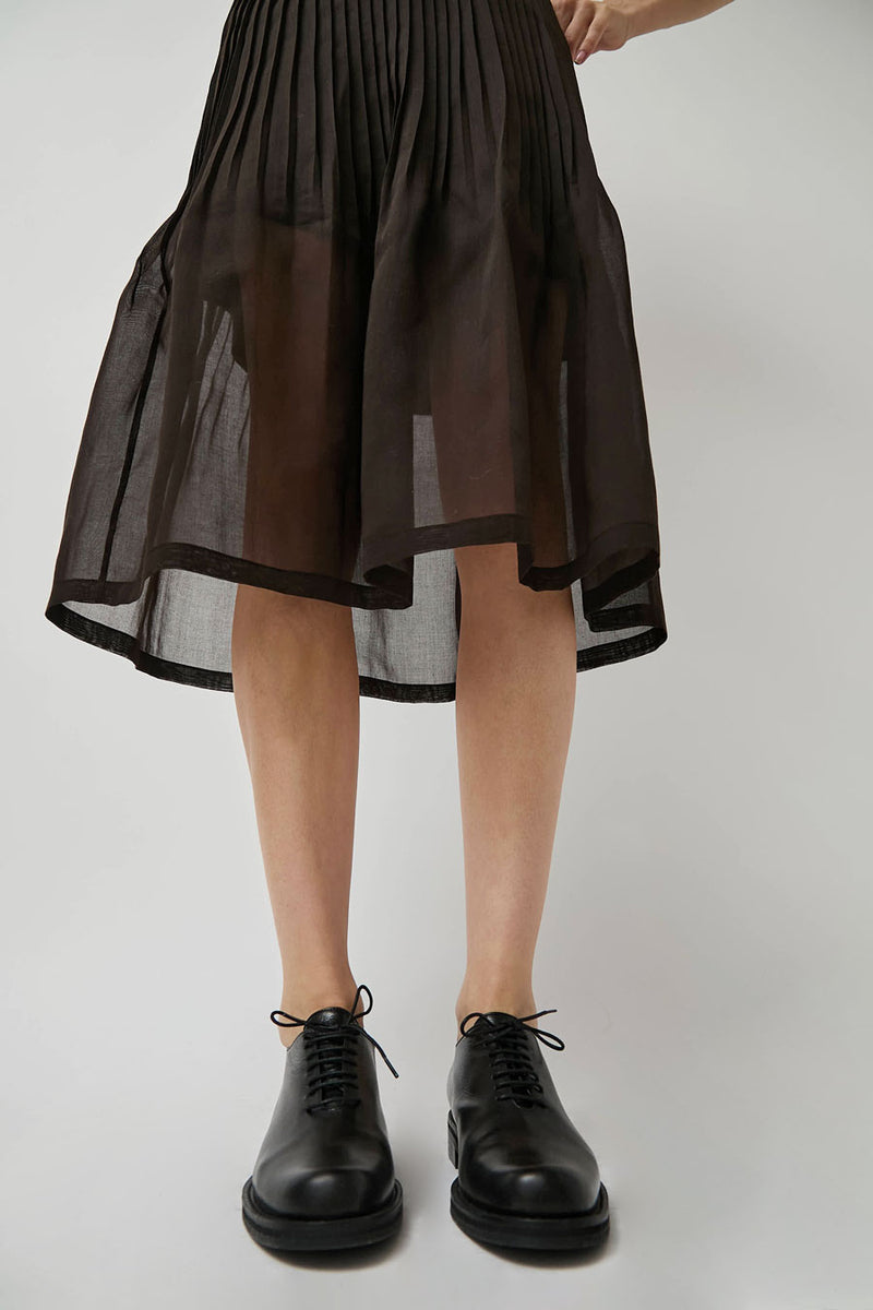 Amomento Women's Classic Derby in Black