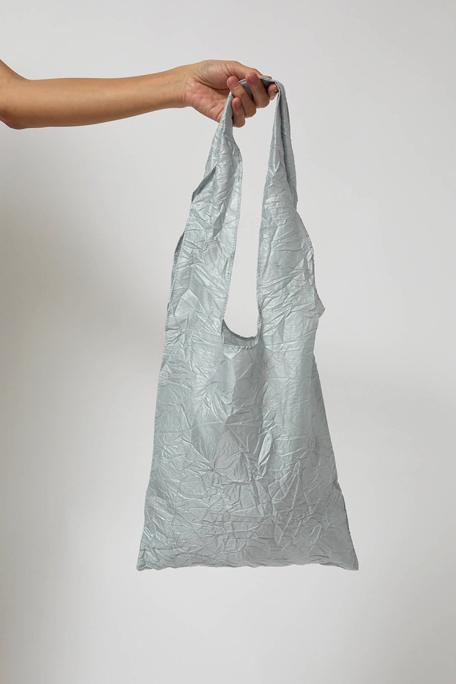 Anggae Gelato Wrinkle Fabric Bag in Silver