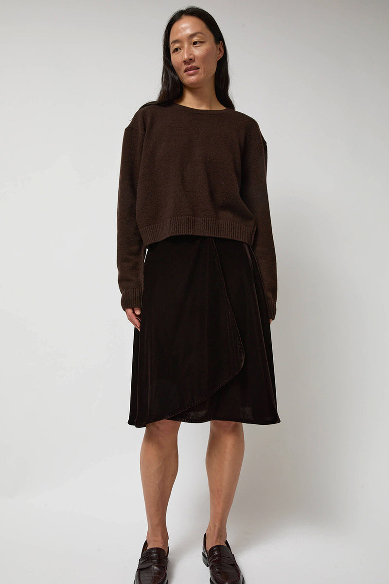 Anggae Lambswool Two Holes Solid Pullover in Brown