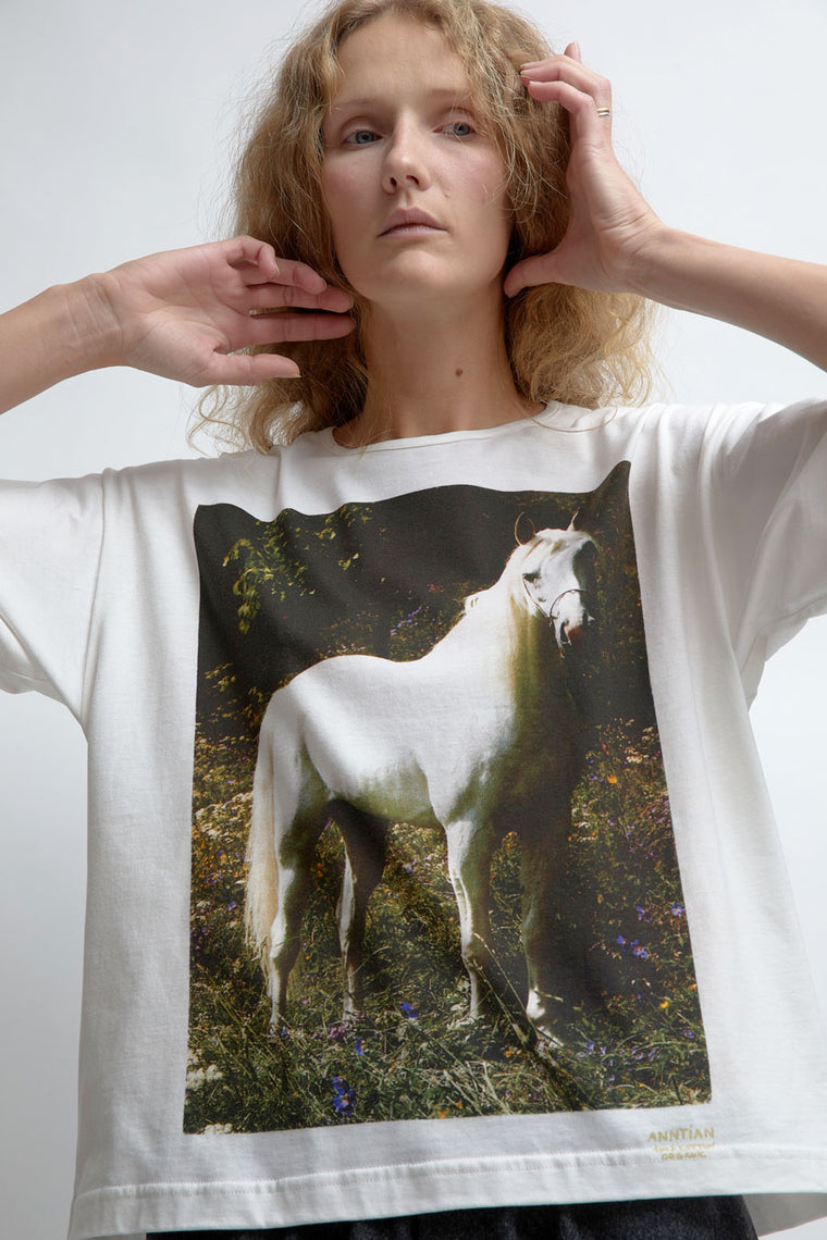 Anntian Classic T-Shirt in White Horse