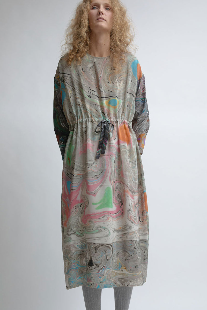 Anntian Simple Dress in Print CD Marbling Pale