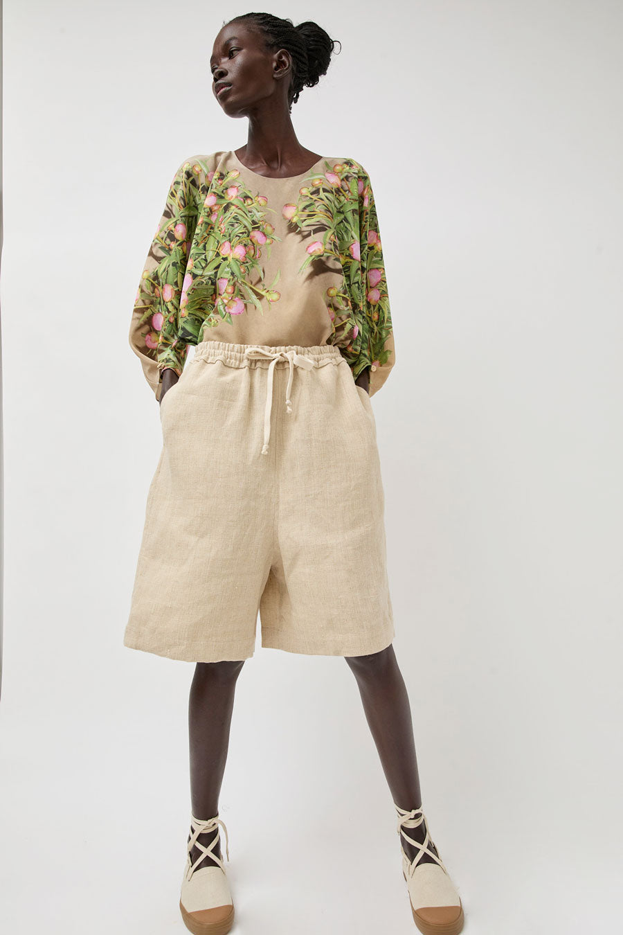Anntian Unisex Shorts in Natural