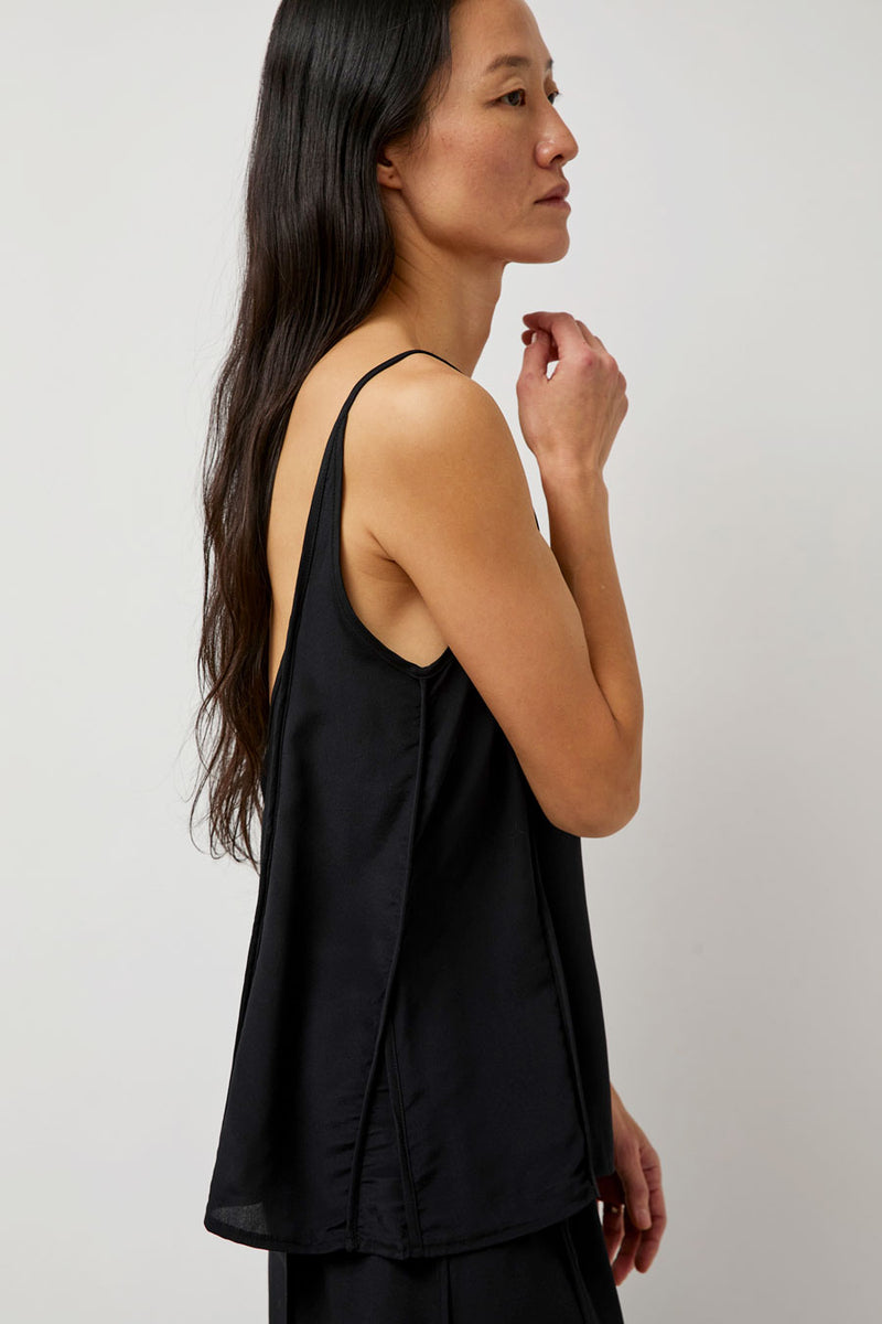 Baserange Ade Top in Black
