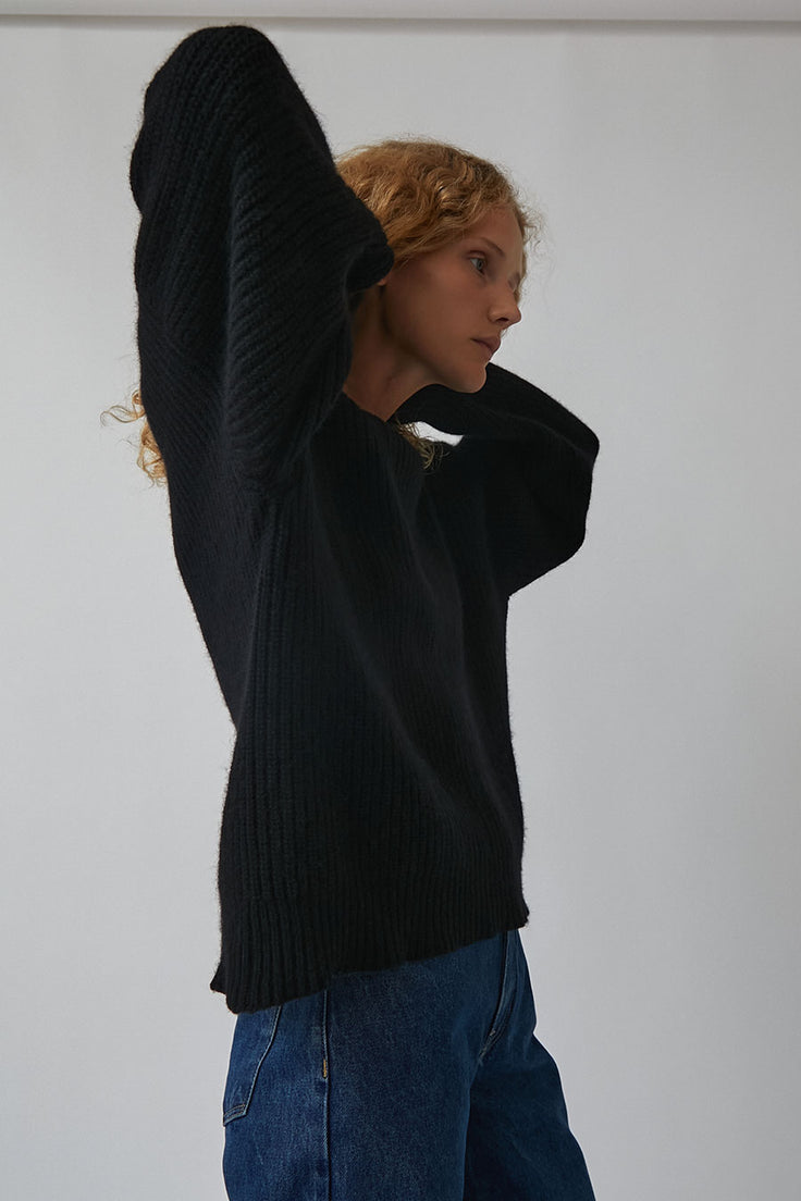 Baserange Mea Pullover in Black